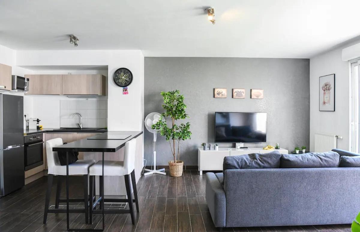Superbe Appartement Avec Terrasse, Piscine & Parking Prive A Марсель Екстер'єр фото